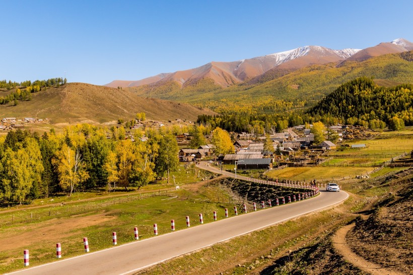 新疆白哈巴村风景图片