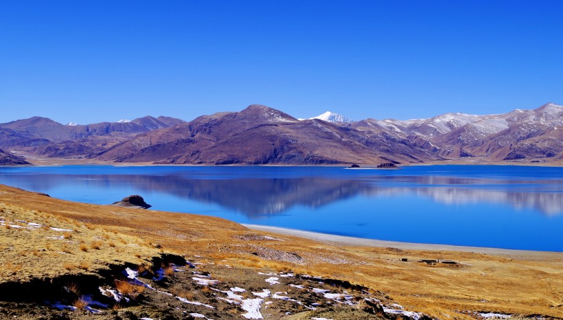 西藏羊卓雍错风景图片