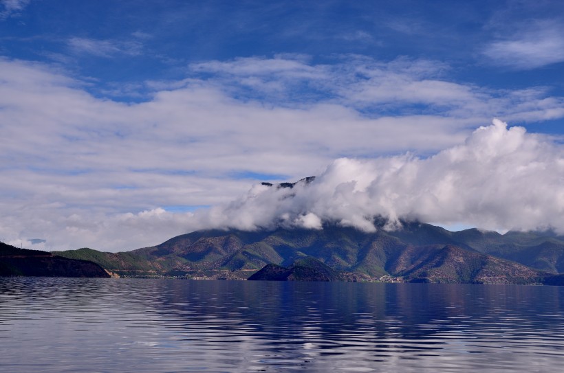 云南泸沽湖风景图片