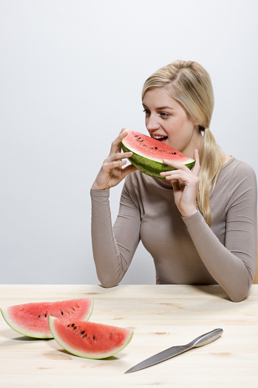 女性美食家图片