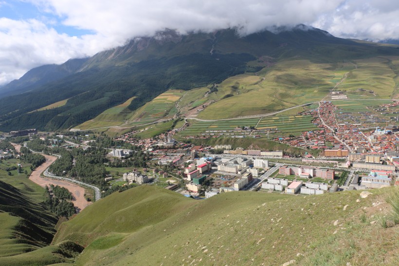 巍峨連綿的祁連山風(fēng)景圖片