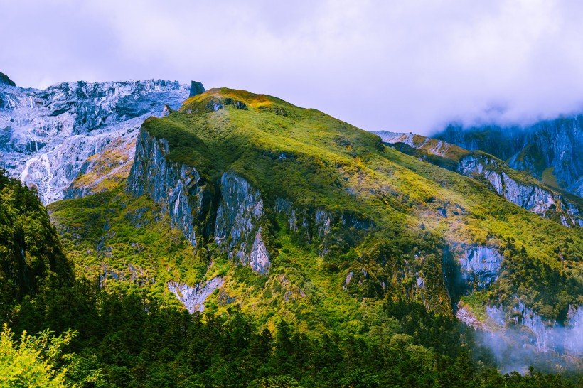 四川贡嘎山的山水风景图片