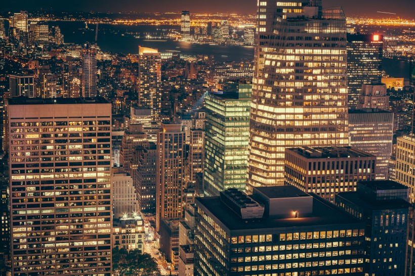 繁華的城市夜景圖片