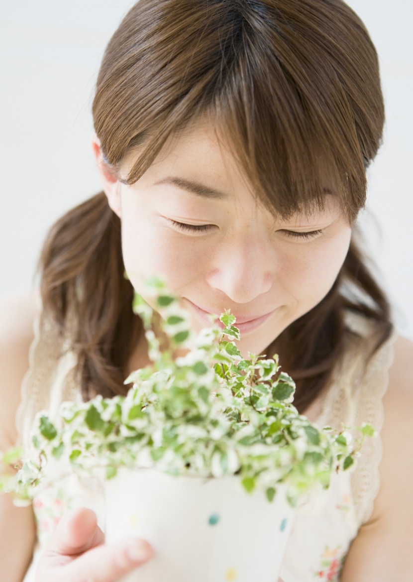 女孩的休闲生活图片