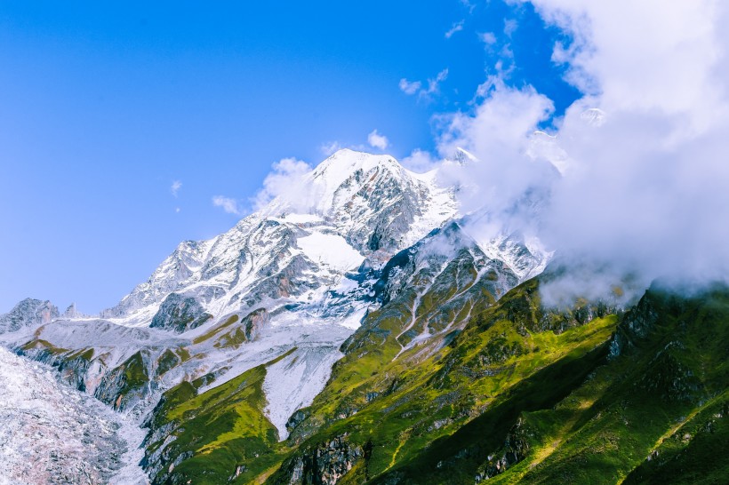 四川贡嘎山的山水风景图片