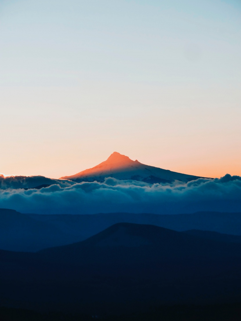 山峦美景图片