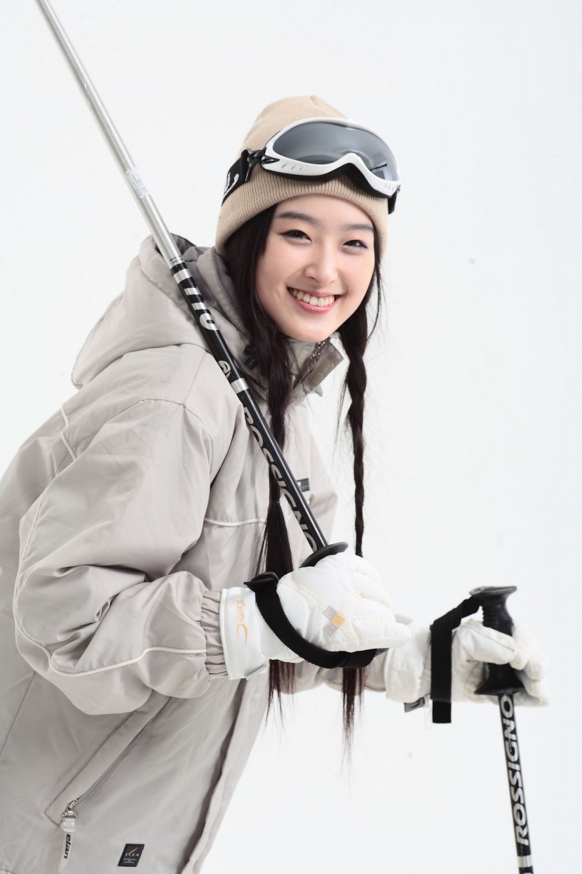 冬季休閑女性滑雪圖片