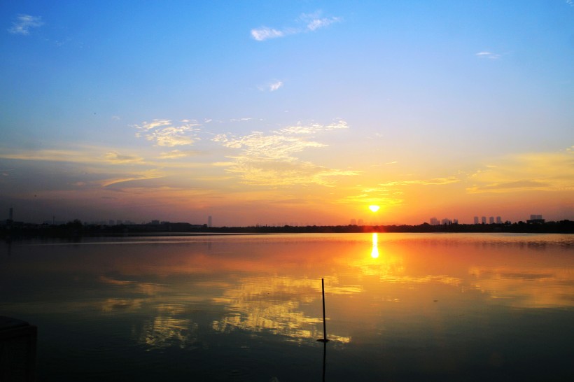 湖北湯遜湖日出風(fēng)景圖片