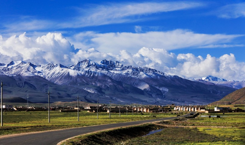 西藏念青唐古拉山脉风景图片