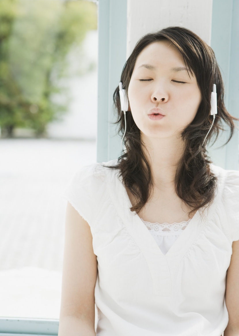 女孩的休闲生活图片