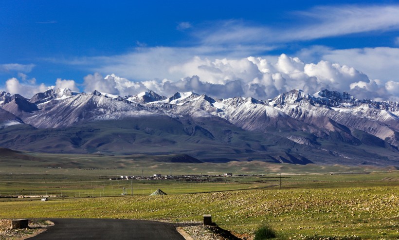 西藏念青唐古拉山脉风景图片