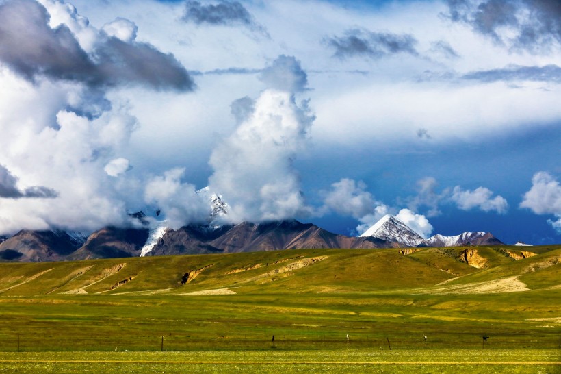 西藏念青唐古拉山脉风景图片