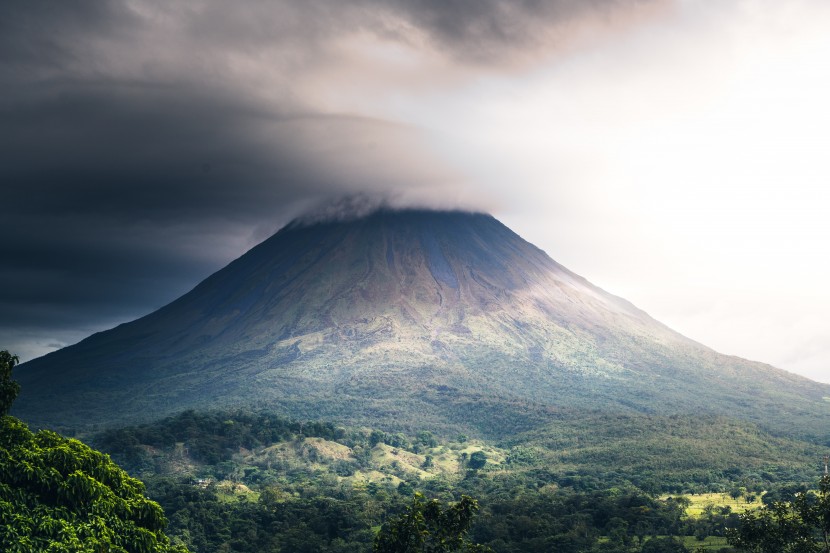 休眠的火山图片