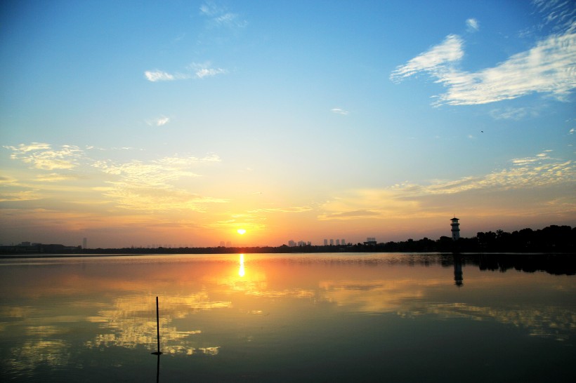 湖北湯遜湖日出風(fēng)景圖片