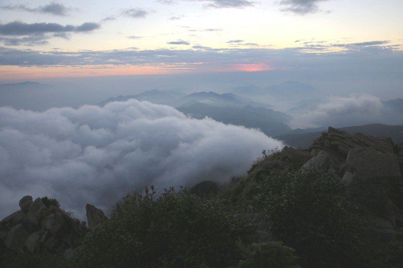 雾灵山晨曦风景图片