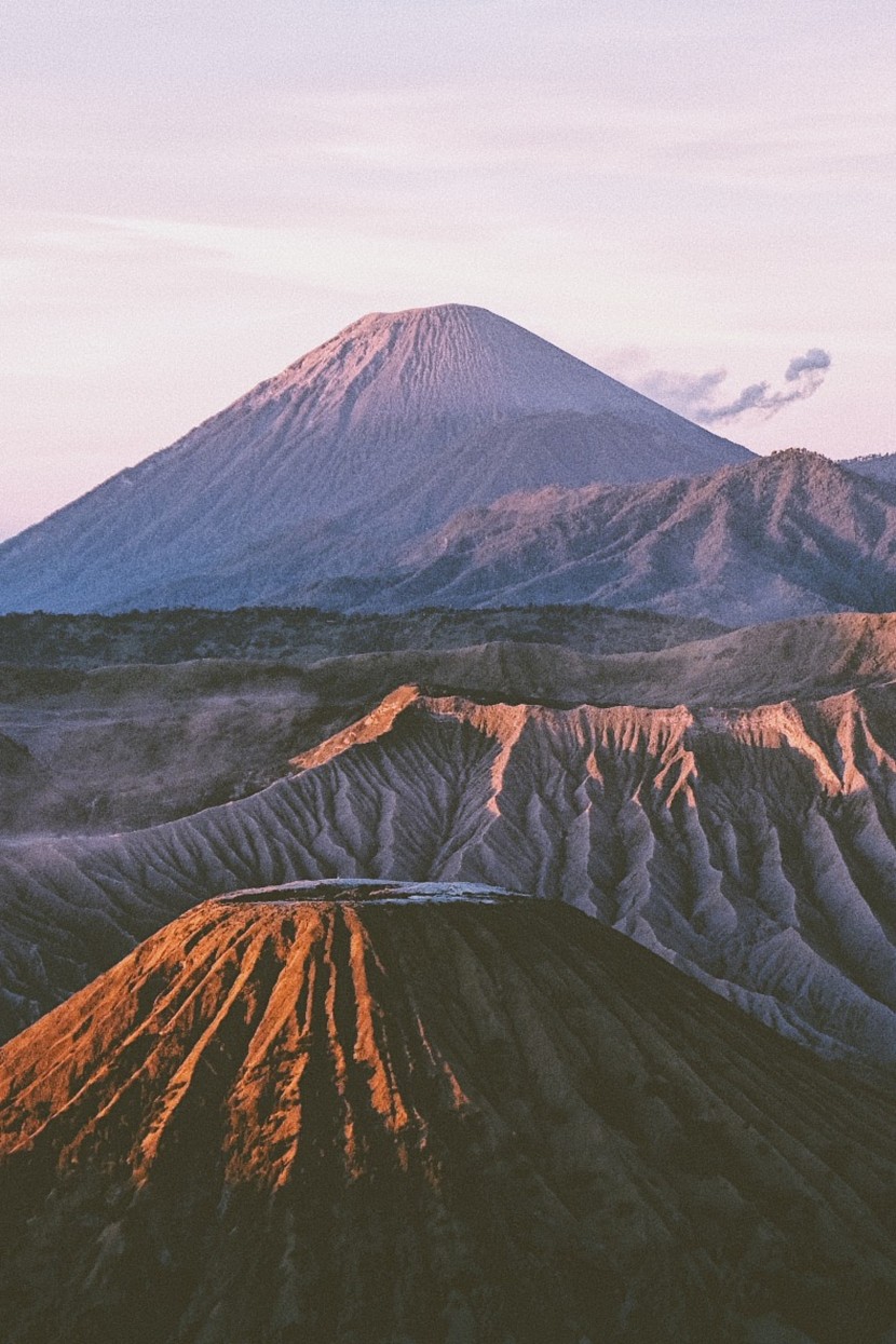 休眠的火山图片