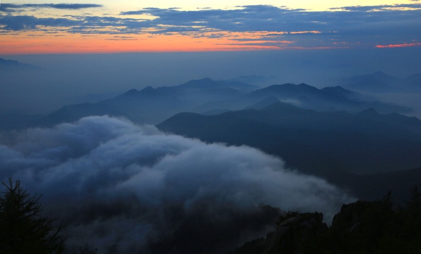 雾灵山晨曦风景图片