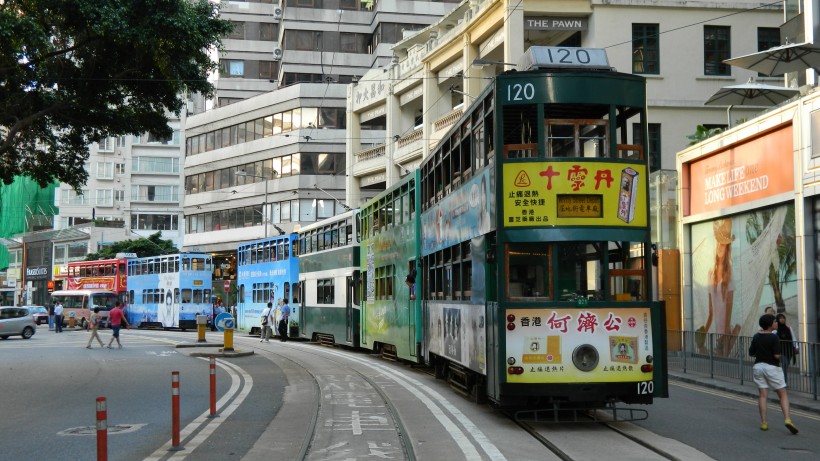 各种颜色的旅游电车图片