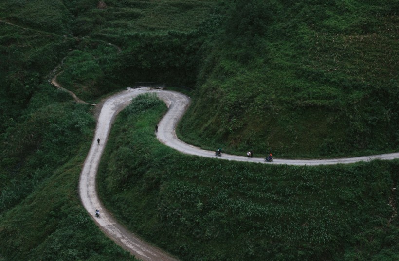 弯曲的公路图片