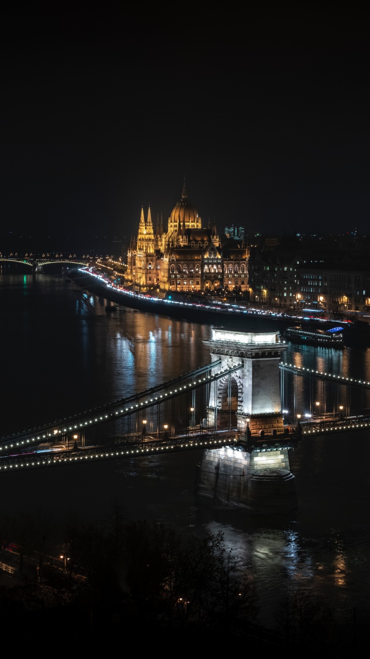 现代城市的夜景图片