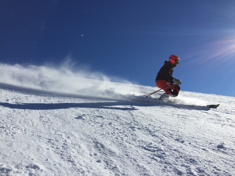 刺激有趣的滑雪運動圖片