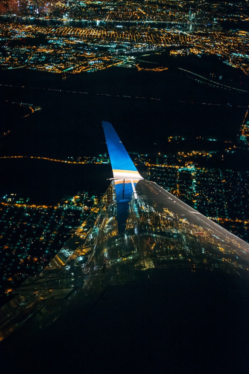 现代城市的夜景图片