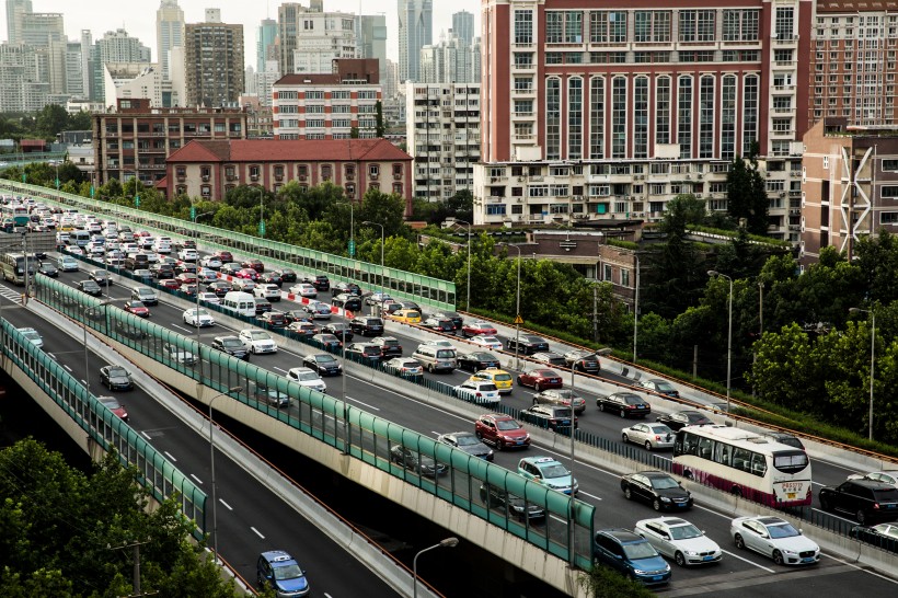 拥堵的城市交通图片