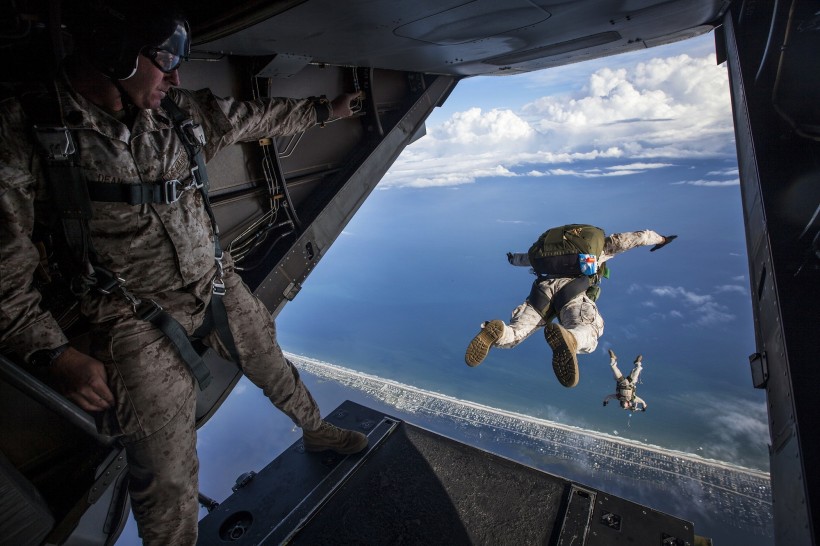 勇猛的空降兵图片