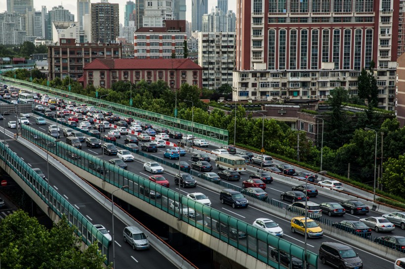 拥堵的城市交通图片