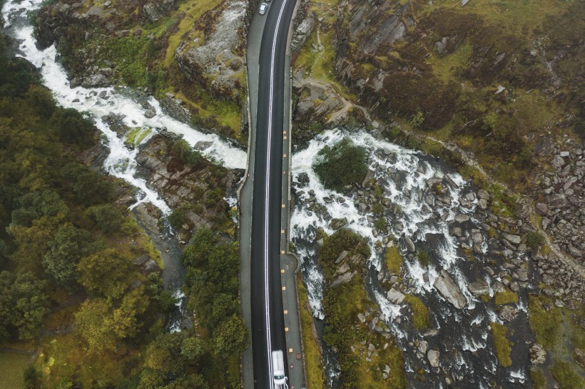 延伸的公路图片