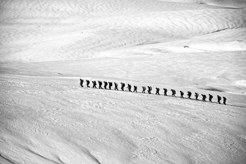 雪山攀登图片