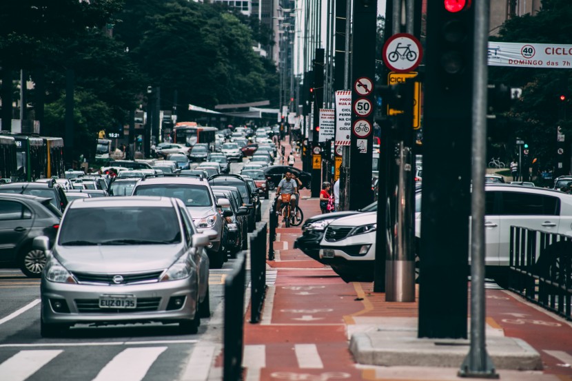 城市的車(chē)水馬龍圖片