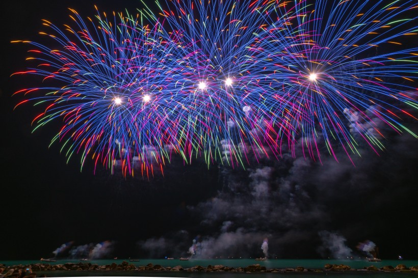 夜空里的煙火圖片