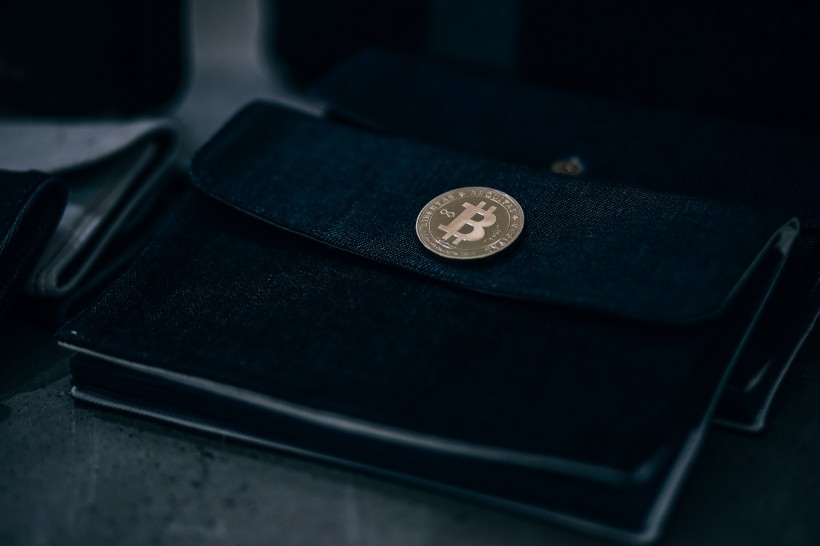 圓形金色比特幣圖片