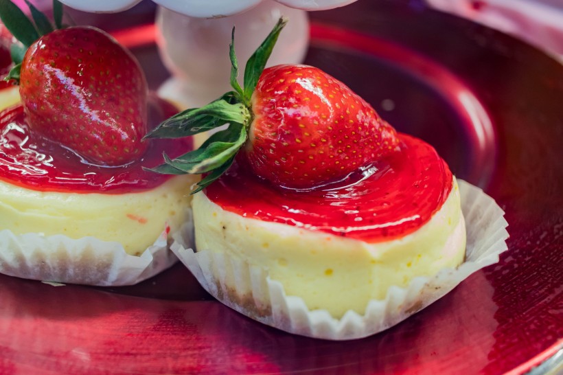 香甜好吃入口即化的草莓蛋糕图片