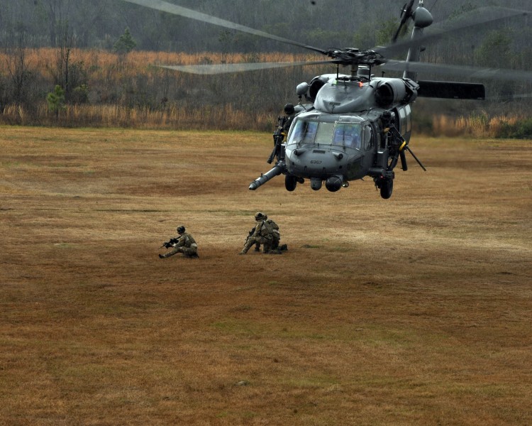 HH-60铺路鹰直升机图片