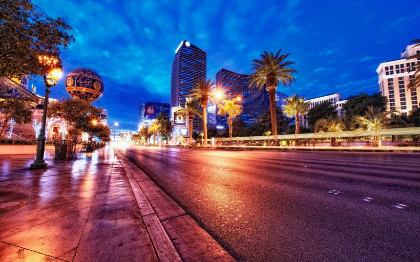 迷离的城市灯光和璀璨的城市夜景图片