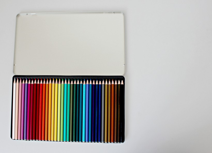 五光十色的彩色铅笔图片