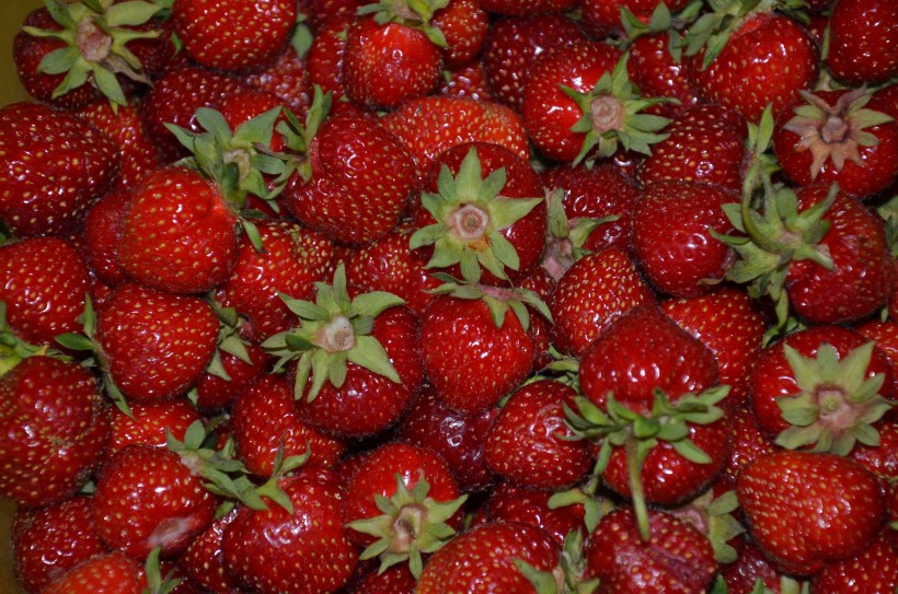 新鲜可口的草莓图片