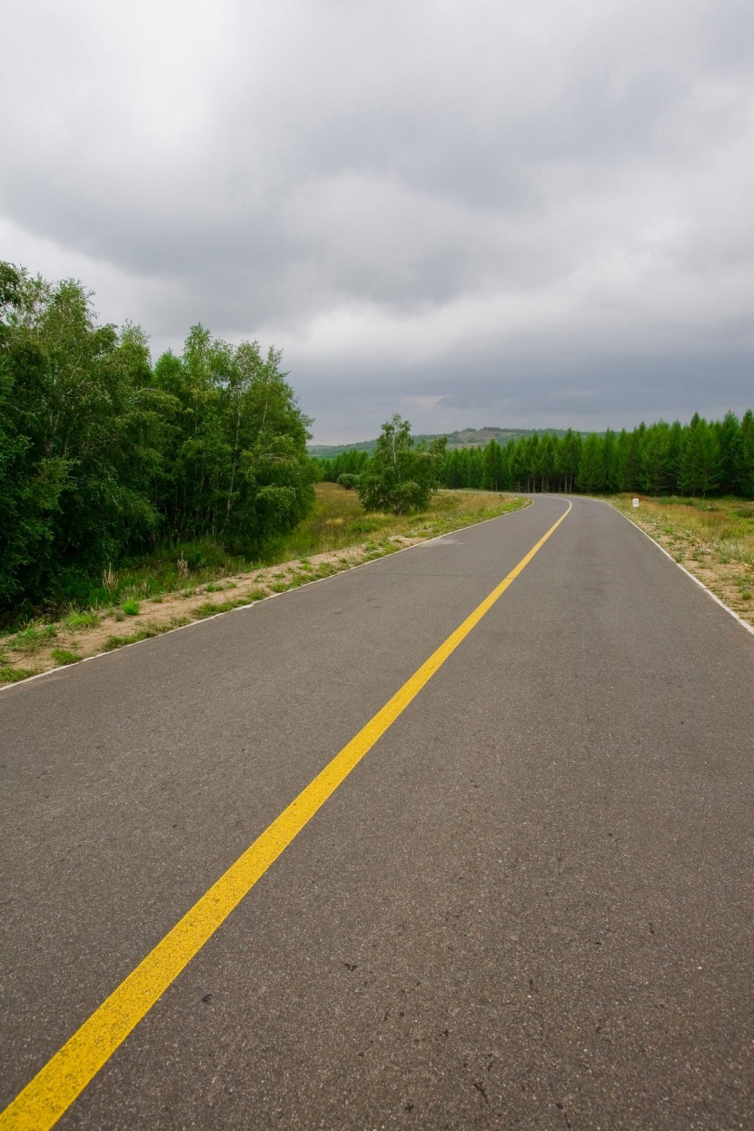 乌兰木统的公路图片