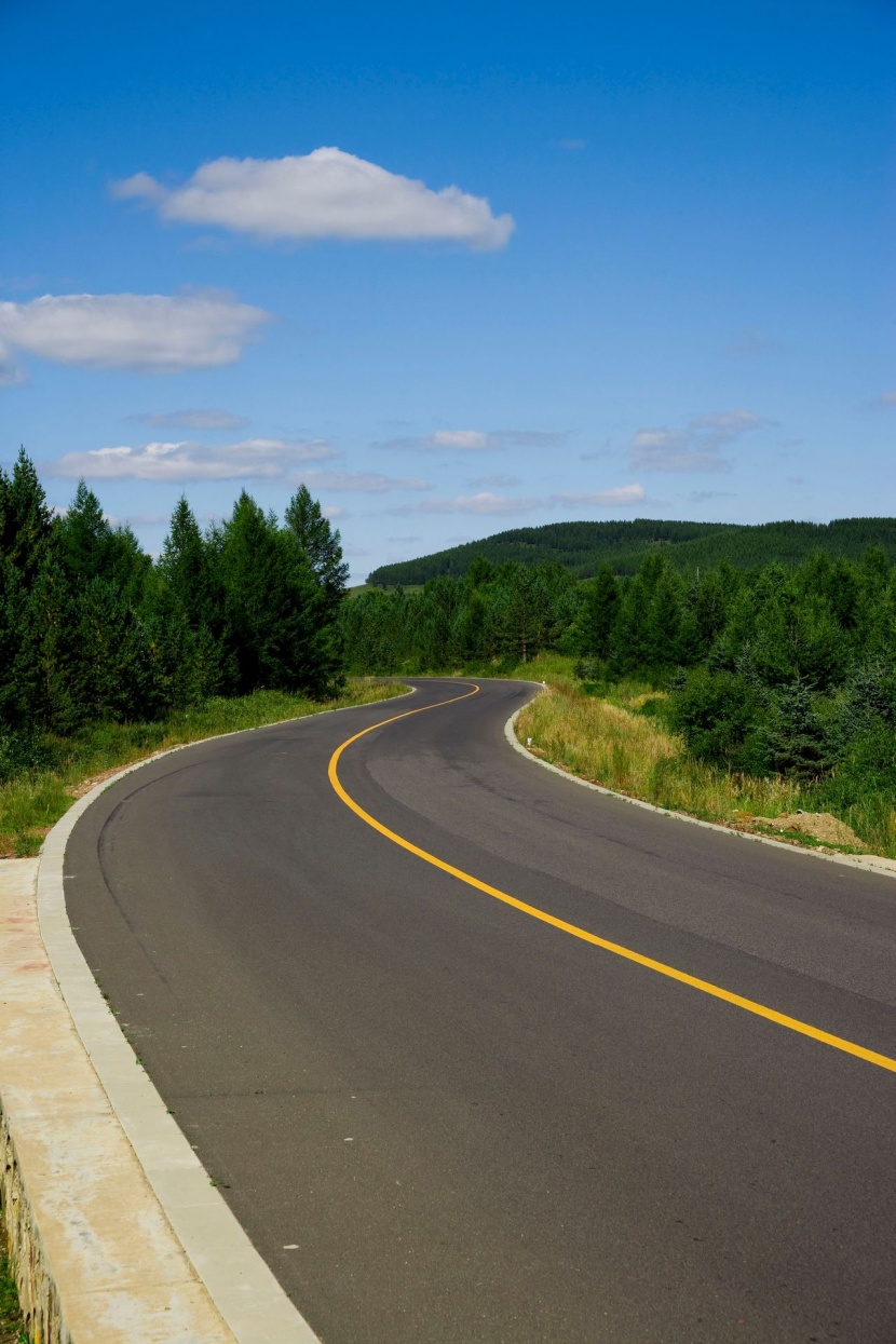 乌兰木统的公路图片