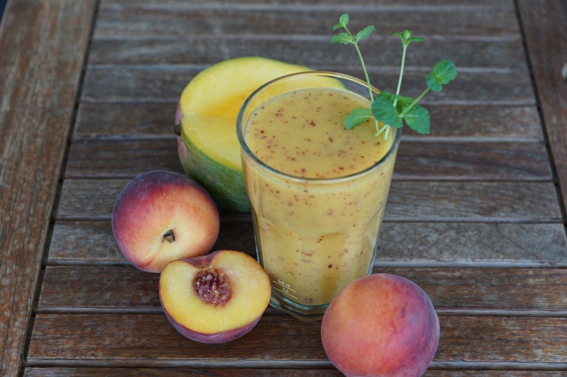 smothie-fruit-drink-glass-healthy-peach-mango-1