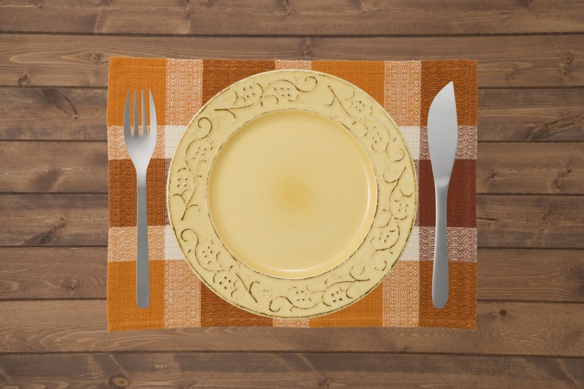桌面餐具布景图片