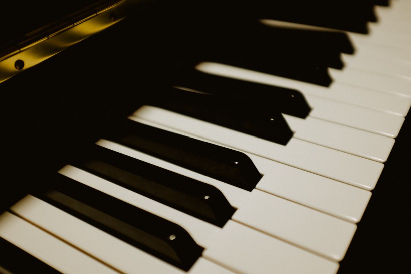 close-up-of-piano-keyboards-1