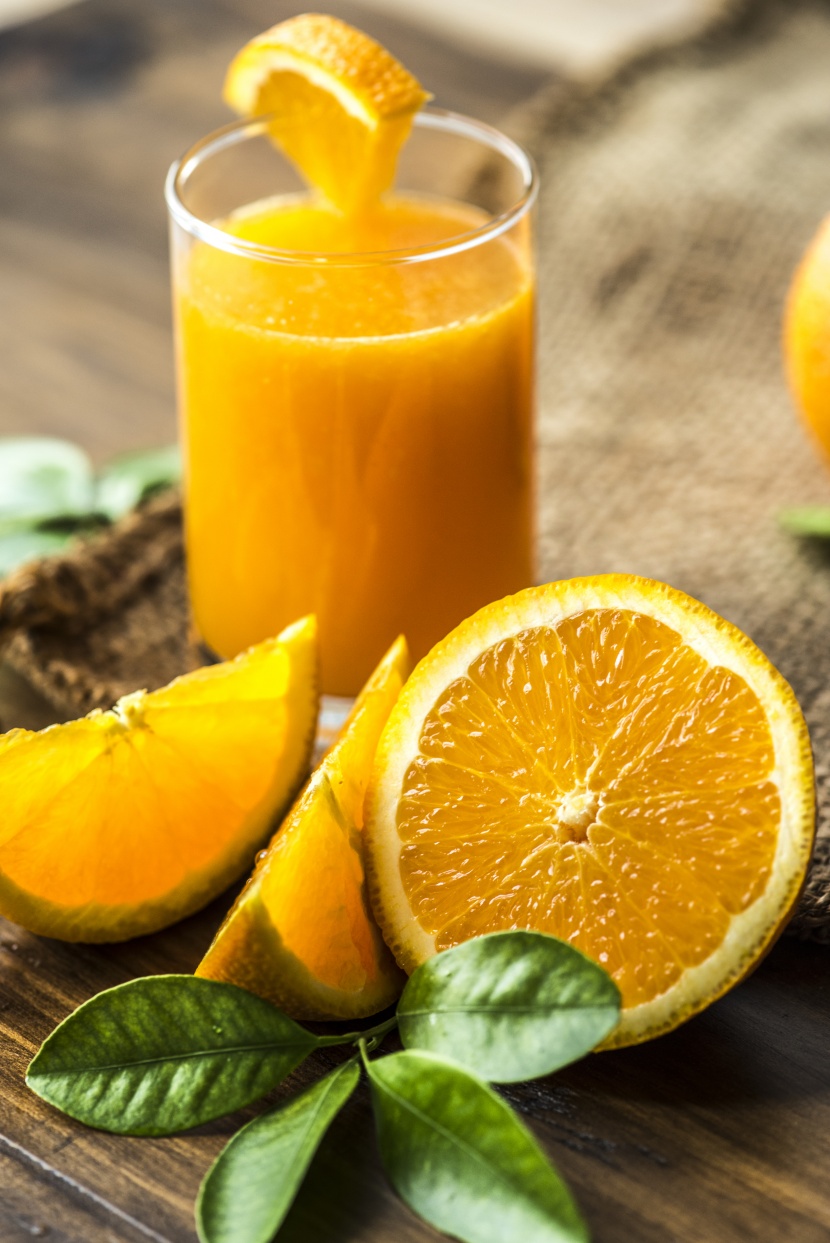 酸甜可口营养十足切开的橙子图片