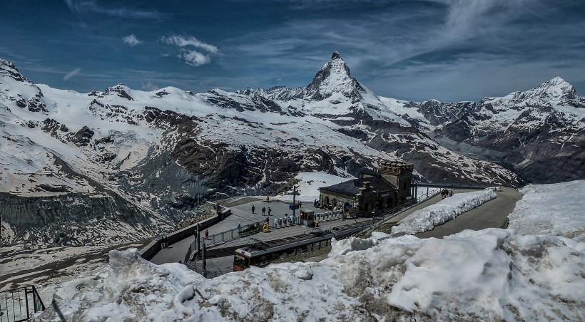 瑞士马特宏峰雪山自然风景图片