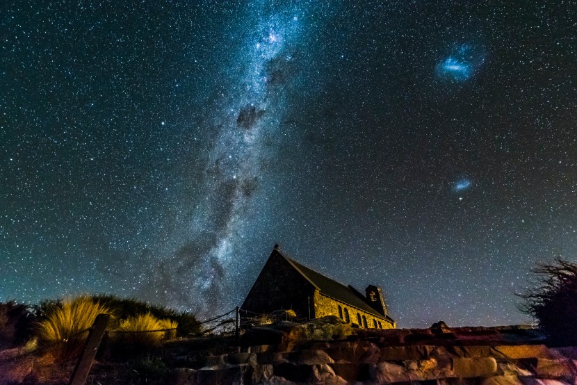 星光璀璨的夜空图片