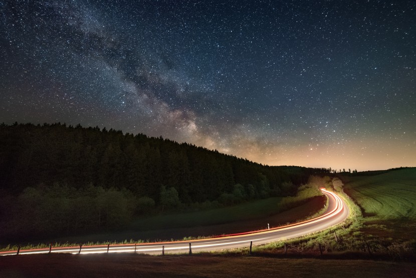 闪亮耀眼的星空风景图片