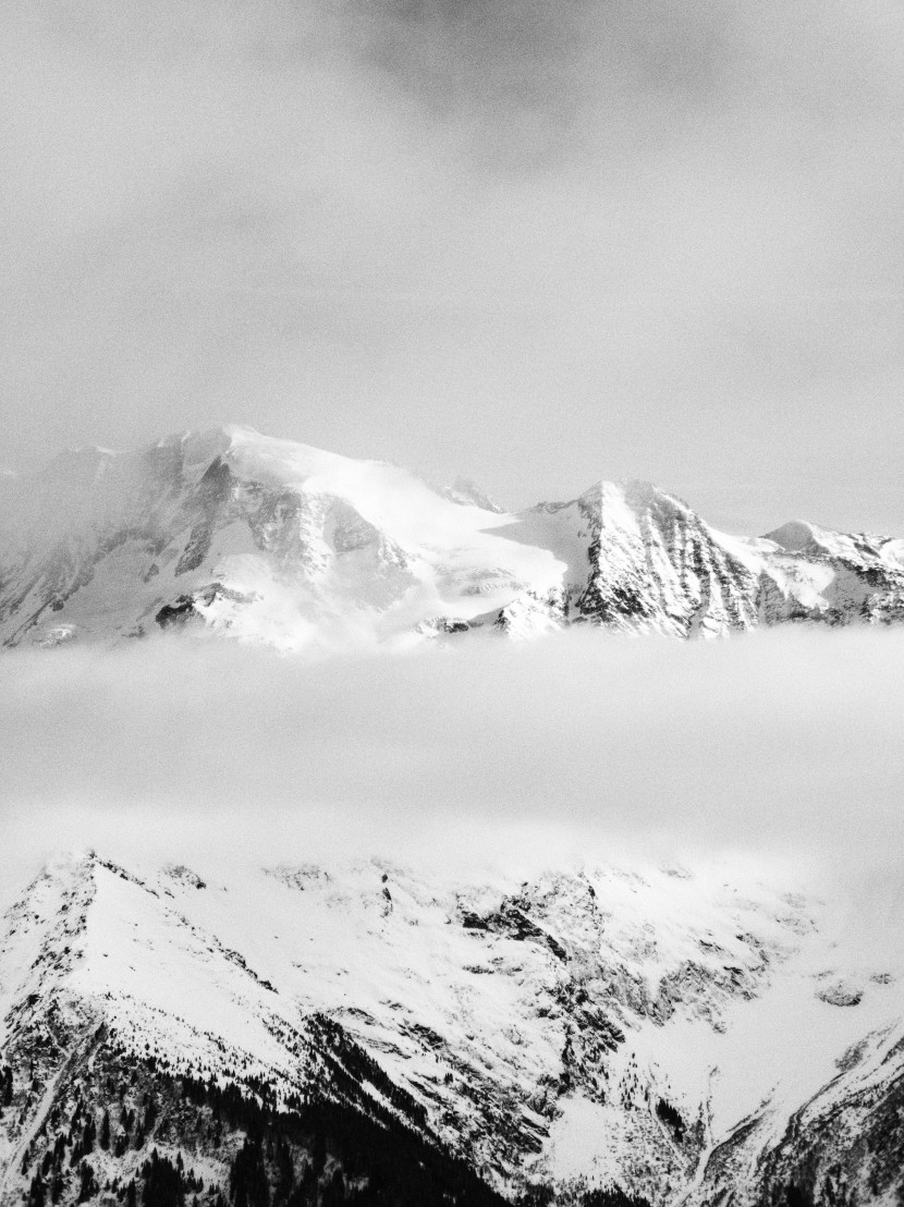 静谧的雪山图片