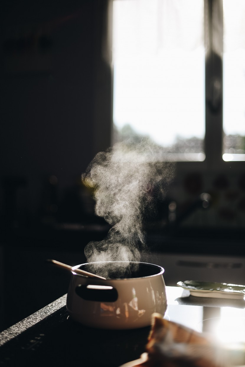 烹饪食物的热气图片